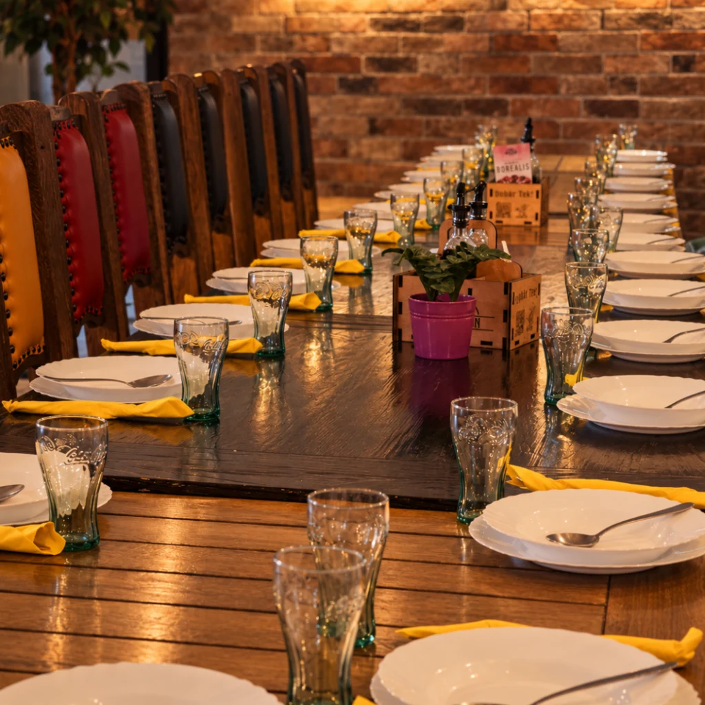 Catering u Osijeku – postavljen stol za proslavu u Pizzeria Novi Saloon
